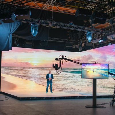 XR Sürükleyici LED Video Duvarı, P1.95 HD Uzay Gövdesi LED Ekran Küpü