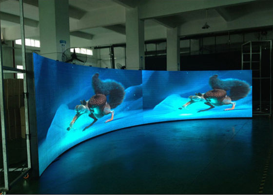 Stange / Konser için Yüksek Çözünürlüklü P5 Kavisli LED Ekran Tam Renkli SMD 3 In 1